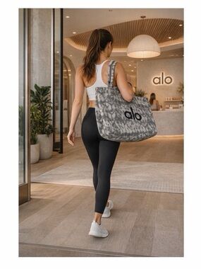 ALO Yoga Gray Tie-Dye Oversized Tote